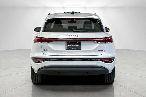 2025 Audi Q6 e-tron Premium Plus quattro