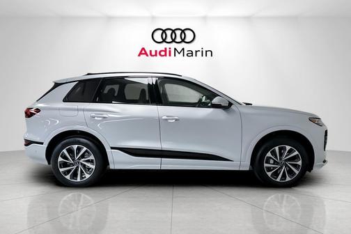 2025 Audi Q6 e-tron Premium Plus quattro