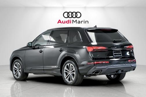 2025 Audi Q7 45 Premium Plus