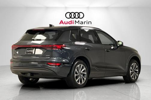 2025 Audi Q6 e-tron Premium Plus quattro