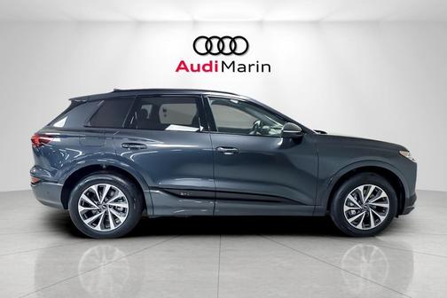 2025 Audi Q6 e-tron Premium Plus quattro