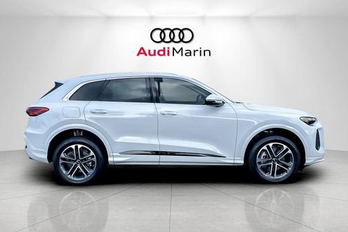 2025 Audi Q5 Premium TFSI quattro S tronic