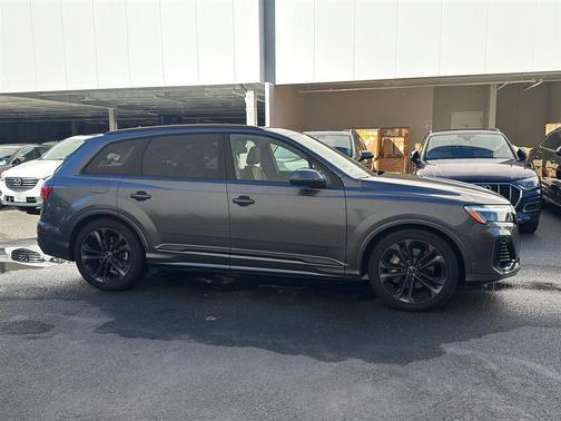 2025 Audi Q7 55 Premium Plus