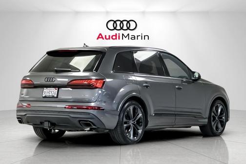 2025 Audi Q7 55 Premium Plus