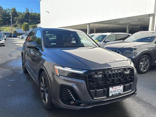 2025 Audi Q7 55 Premium Plus