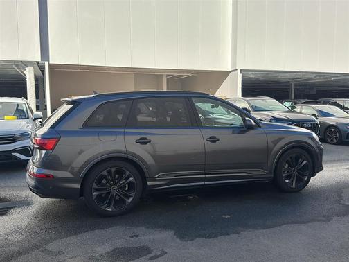 2025 Audi Q7 55 Premium Plus