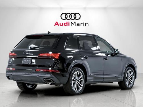Mythos Black Metallic 2026 Audi Q7 45 Premium Plus