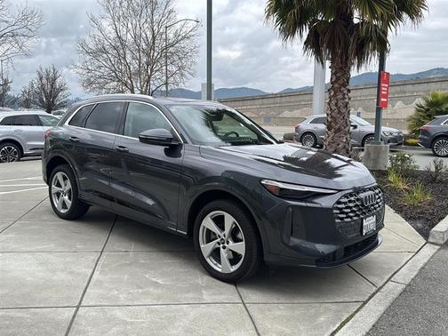 2025 Audi Q5 Premium Plus TFSI quattro S tronic