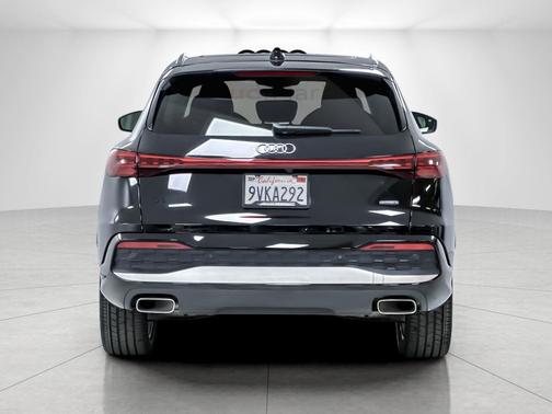Mythos Black Metallic 2025 Audi Q5 Premium Plus TFSI quattro S tronic