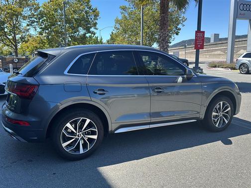 Daytona Gray Pearl Effect 2023 Audi Q5 45 S line Premium Plus
