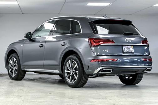Daytona Gray Pearl Effect 2023 Audi Q5 45 S line Premium Plus