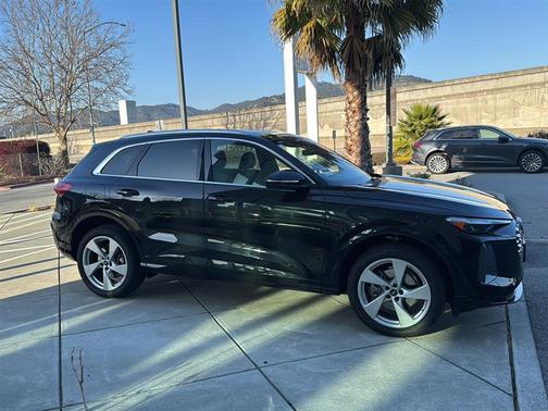 2025 Audi Q5 Premium Plus TFSI quattro S tronic