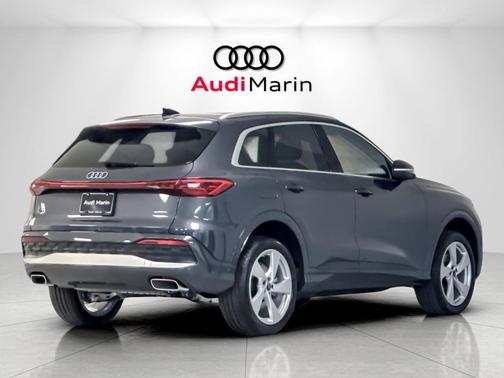 Tambora Gray Metallic 2026 Audi Q5 Premium Plus TFSI quattro S tronic