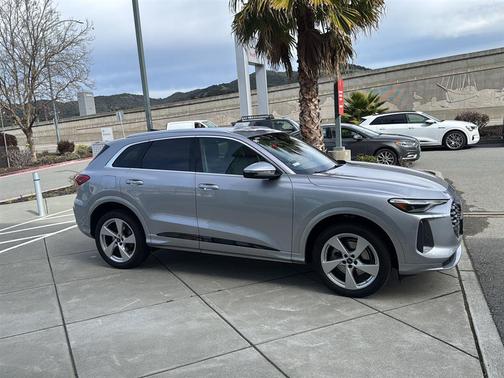 2025 Audi Q5 Premium Plus TFSI quattro S tronic