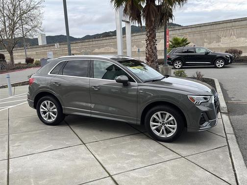 2025 Audi Q3 Premium 45 TFSI S line quattro Tiptronic