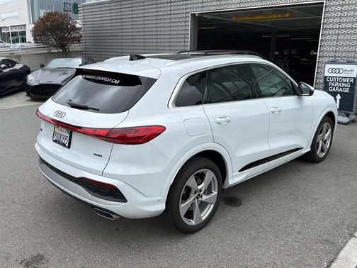 Glacier White Metallic 2025 Audi Q5 Prestige TFSI quattro S tronic