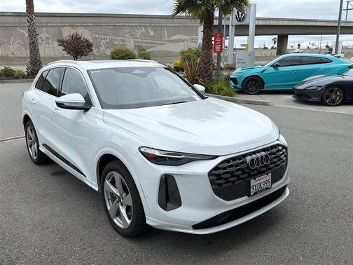 Glacier White Metallic 2025 Audi Q5 Prestige TFSI quattro S tronic