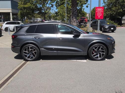 Daytona Gray Pearl Effect 2027 Audi SQ6 e-tron Prestige