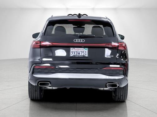 Mythos Black Metallic 2025 Audi Q5 Premium Plus TFSI quattro S tronic