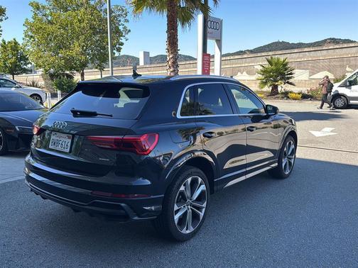Mythos Black Metallic 2021 Audi Q3 45 S line Premium
