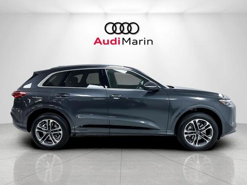 Tambora Gray Metallic 2025 Audi Q5 Premium Plus TFSI quattro S tronic