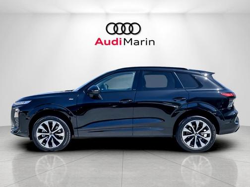 Mythos Black Metallic 2026 Audi Q3 TFSI quattro S tronic