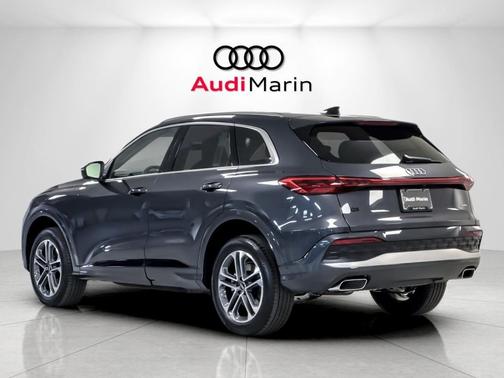 Tambora Gray Metallic 2026 Audi Q5 Premium Plus TFSI quattro S tronic