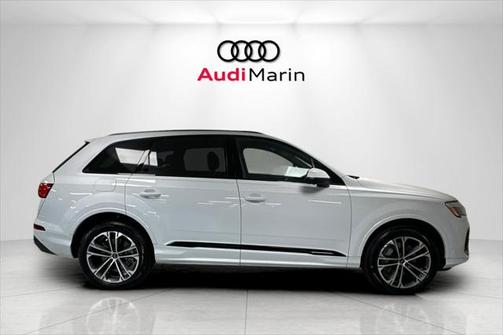 2025 Audi Q7 45 Premium Plus