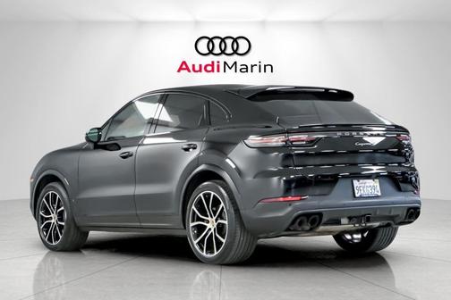 2023 Porsche Cayenne Platinum Edition