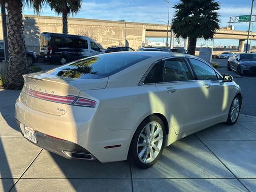 2015 Lincoln MKZ Hybrid Base