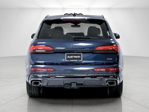 Waitomo Blue Metallic 2026 Audi Q7 55 Premium Plus