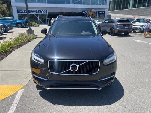 2017 Volvo XC90 T6 Momentum