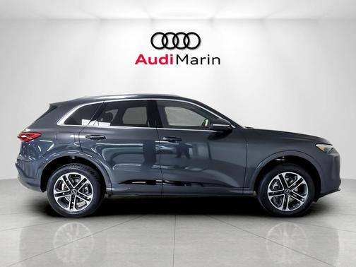 Tambora Gray Metallic 2026 Audi Q5 Premium Plus TFSI quattro S tronic