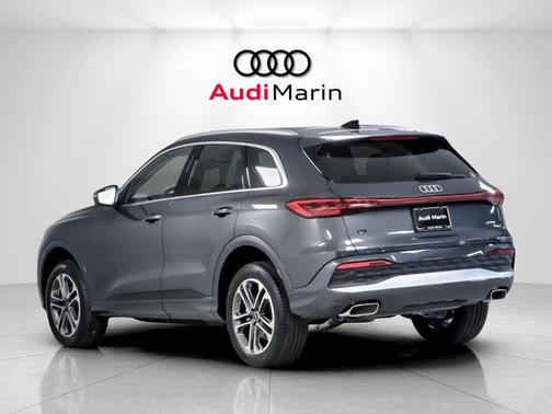 Tambora Gray Metallic 2026 Audi Q5 Premium Plus TFSI quattro S tronic
