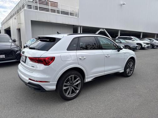 2025 Audi Q3 Premium 45 TFSI S line quattro Tiptronic