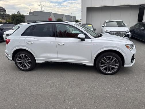 2025 Audi Q3 Premium 45 TFSI S line quattro Tiptronic