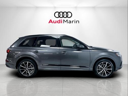 Samurai Gray Metallic 2023 Audi Q7 55 Premium Plus