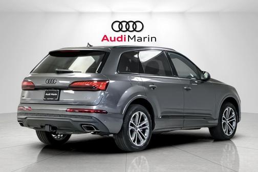 2026 Audi Q7 45 Premium Plus