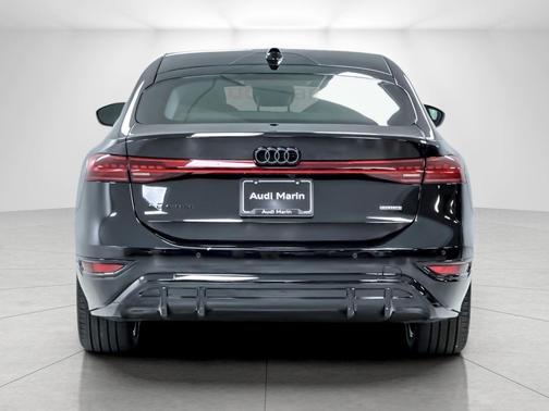Mythos Black Metallic 2027 Audi A6 e-tron Premium Plus quattro