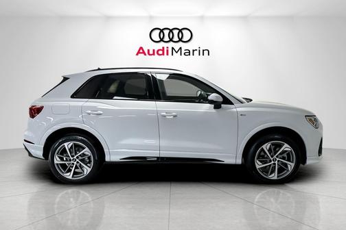2025 Audi Q3 Premium 45 TFSI S line quattro Tiptronic