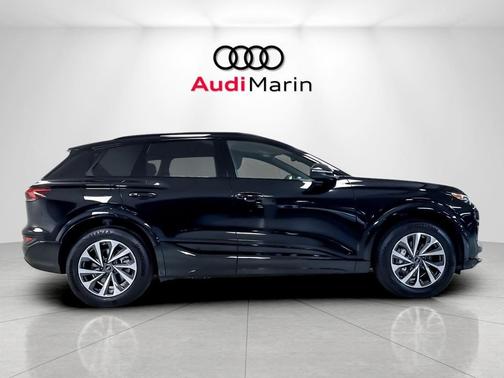 Mythos Black Metallic 2027 Audi Q6 e-tron Premium