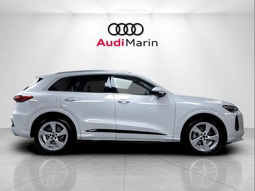 Glacier White Metallic 2025 Audi Q5 Prestige TFSI quattro S tronic
