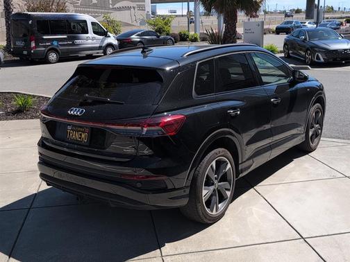 Mythos Black Metallic 2024 Audi Q4 e-tron Premium Plus 50 quattro