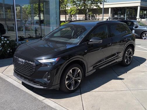 Mythos Black Metallic 2024 Audi Q4 e-tron Premium Plus 50 quattro