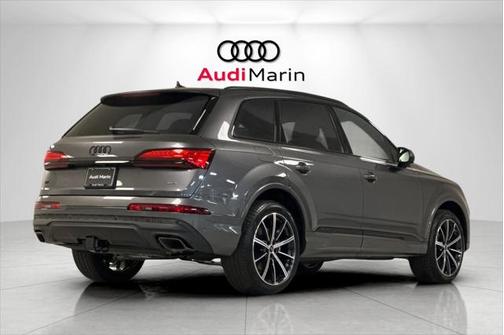 2025 Audi Q7 45 Premium Plus