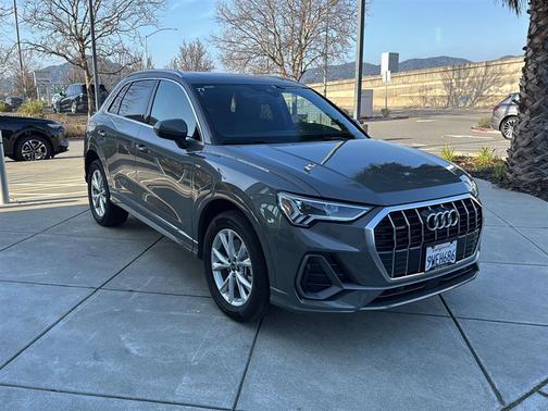 2025 Audi Q3 Premium 45 TFSI S line quattro Tiptronic
