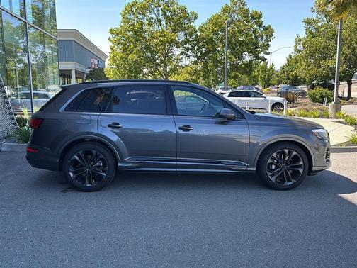 Samurai Gray Metallic 2026 Audi Q7 45 Premium Plus