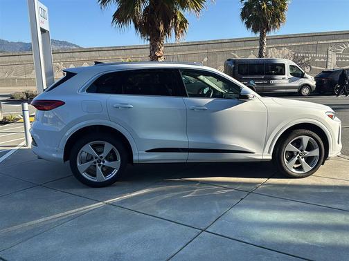 2025 Audi Q5 Premium Plus TFSI quattro S tronic