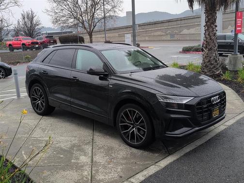 2023 Audi Q8 55 Premium Plus