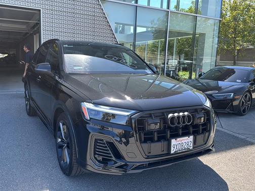 Mythos Black Metallic 2026 Audi Q7 45 Premium Plus